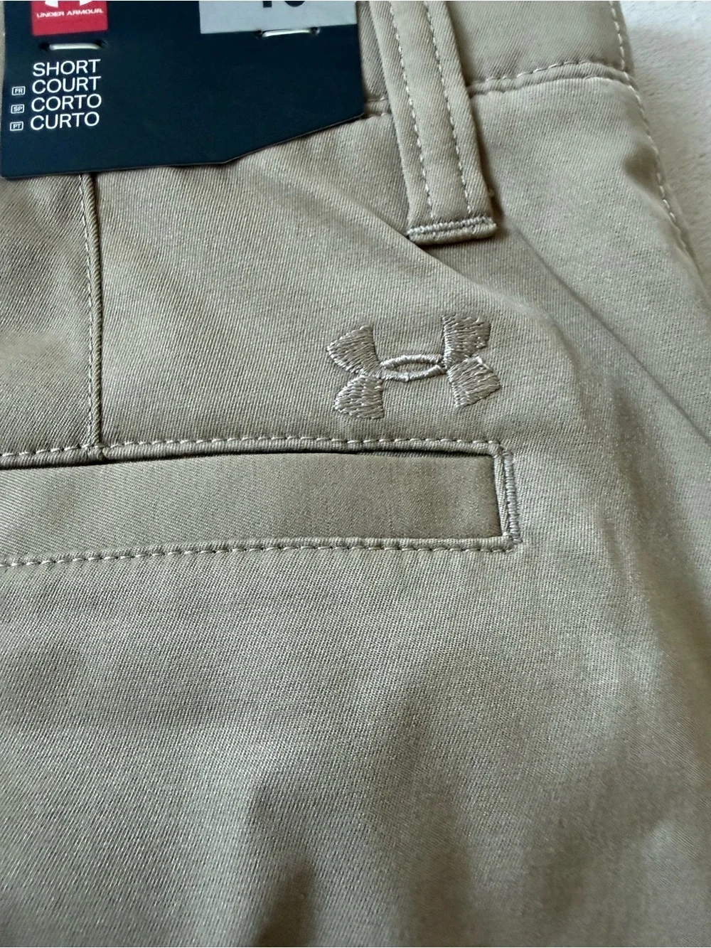 Under Armour Boys Khaki Shorts – Size 10 – NWT